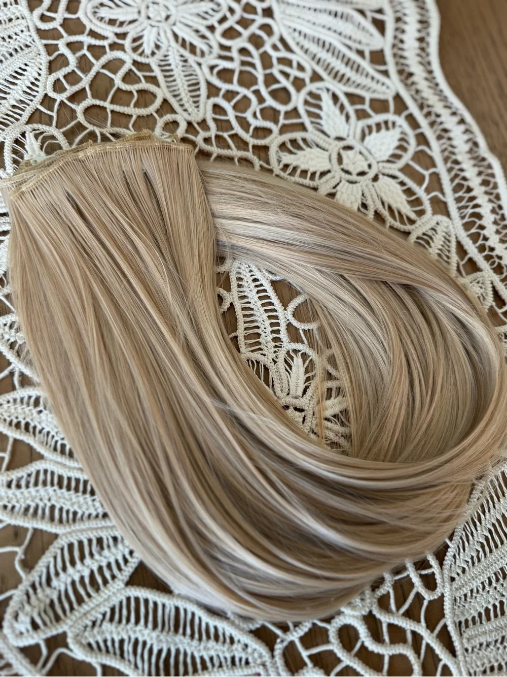 22” Light Blonde Synthetic Clip-In Hair Extensions Set | Straight